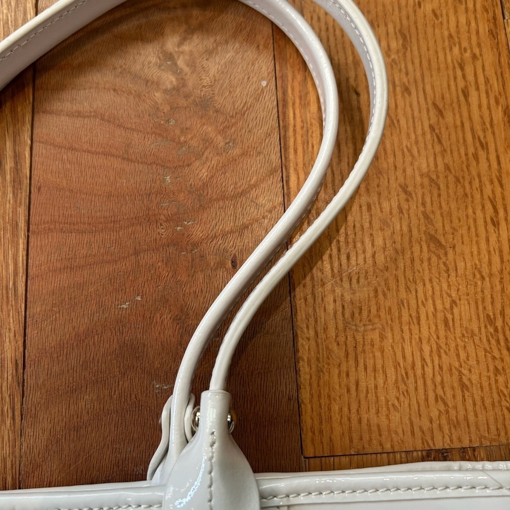 Chic Dooney & Bourke White Leather Tote with Gold Accents - Picture 7 of 15